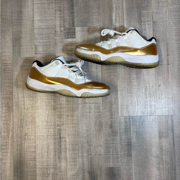 Jordan 11’s Retro Gold & White - Picture 2 of 10